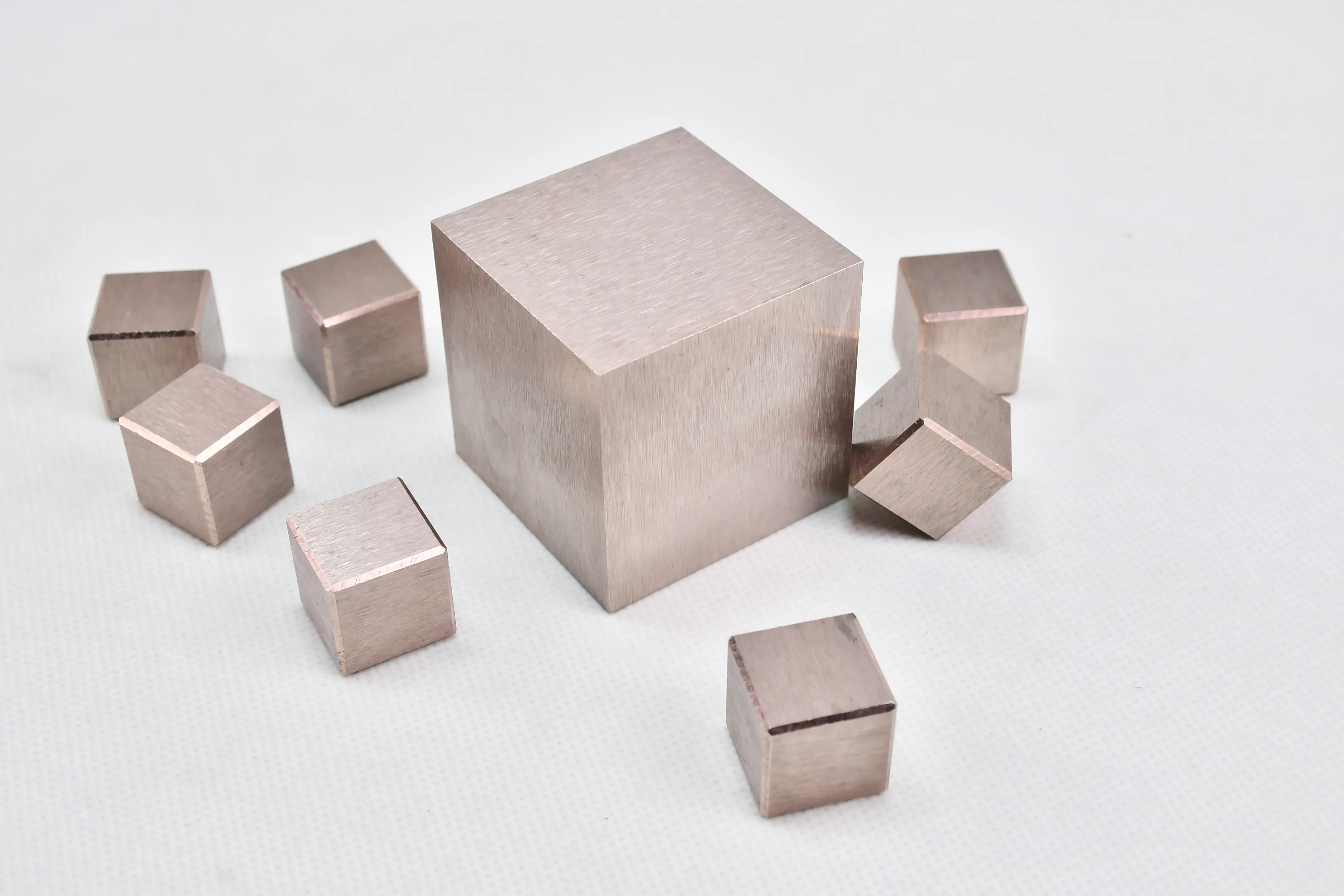 Volframa vara sakausējums elektriskajām ierīcēm